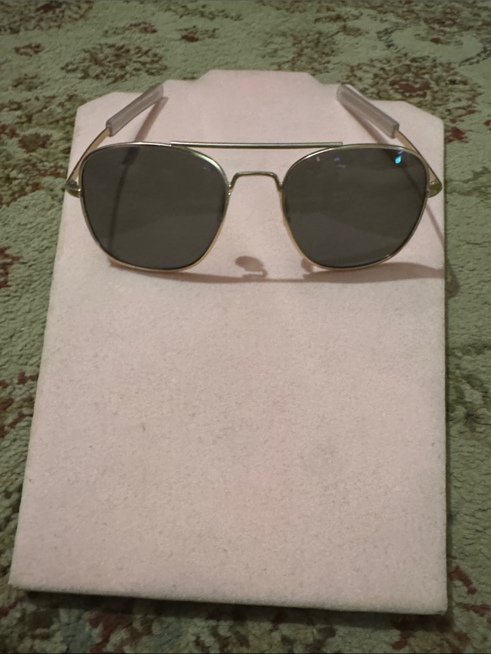 Men's Gold Frame Aviator Sunglasses with Dark Lenses